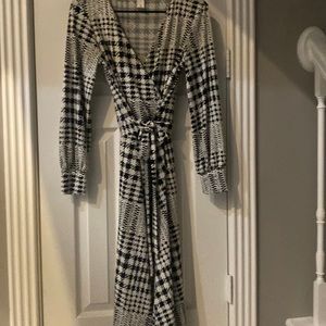 Black and white long sleeve belted dress by H&M size small